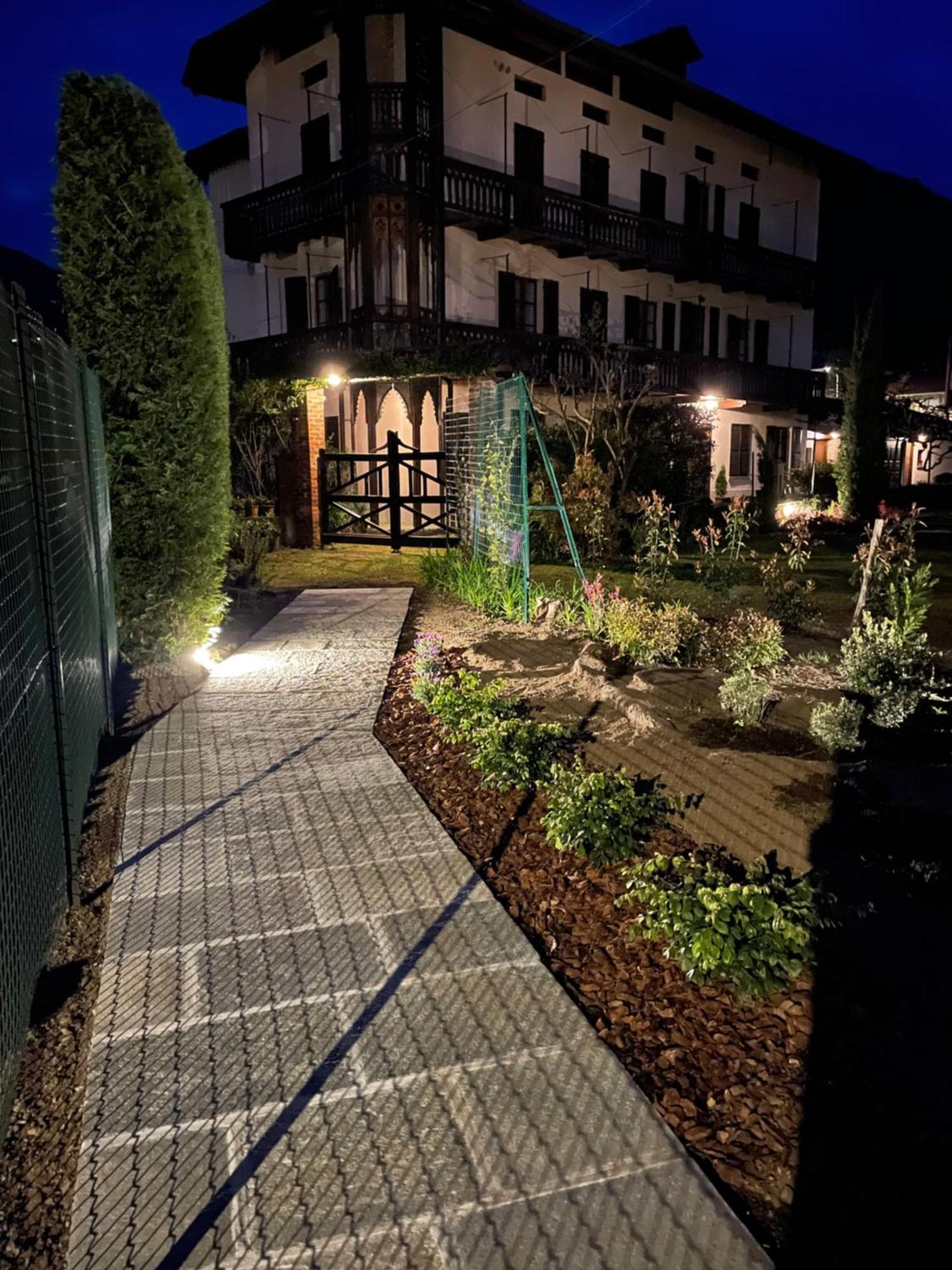 Dimora Fiorita Senior My Holiday Home Varallo Esterno foto