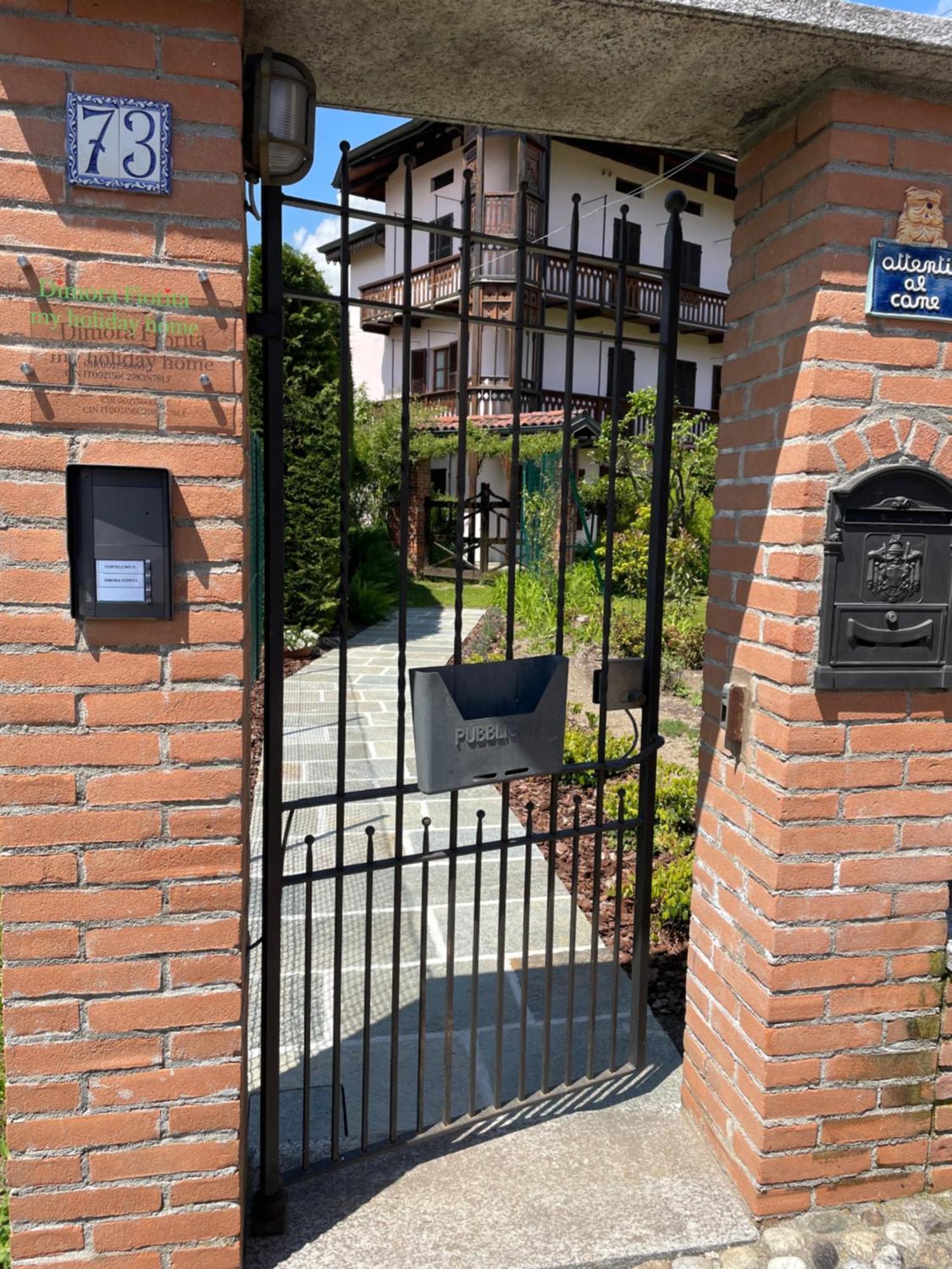 Dimora Fiorita Senior My Holiday Home Varallo Esterno foto